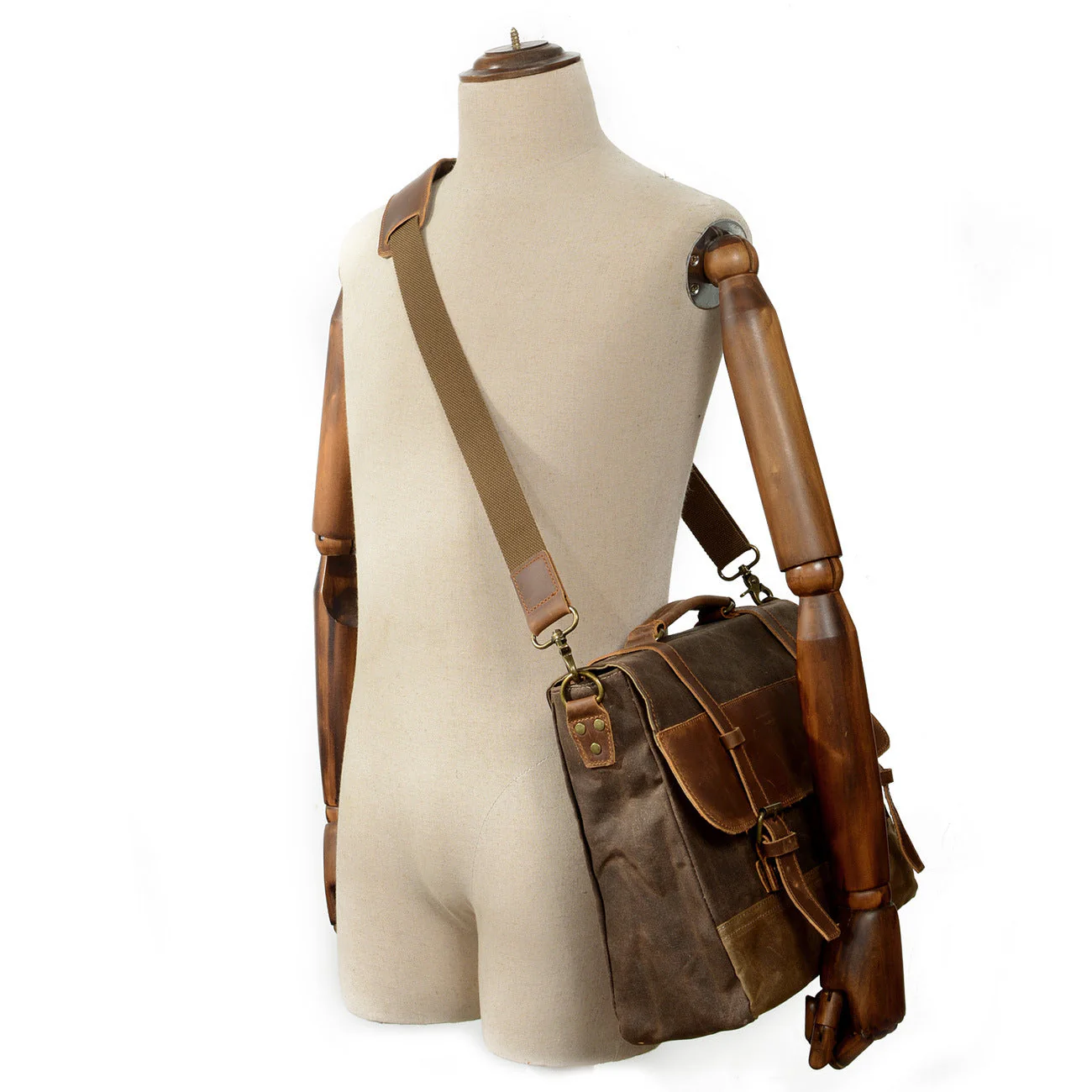 Waxed Canvas Messenger Bag | WINNIPEG - Image 17
